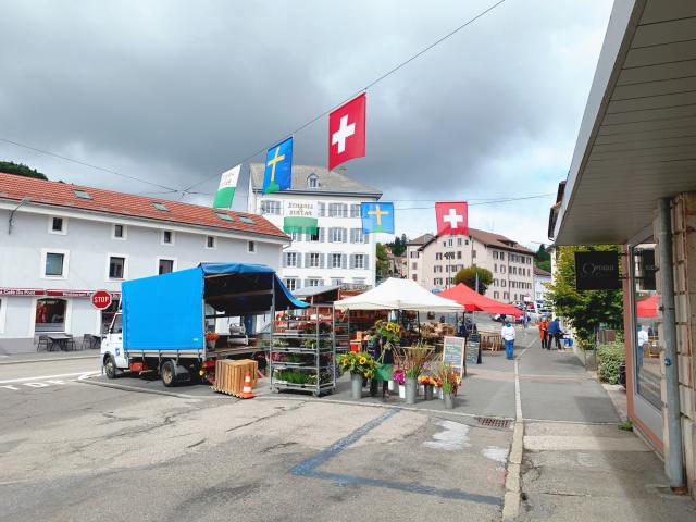 marche-hebdomadaire-sainte-croix_DEFAULT.jpg