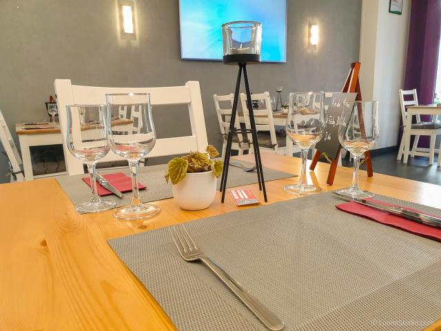 cafe-restaurant-la-fontaine-dedans_DEFAULT.jpg