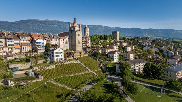 esplanade-du-chateau-depuis-les-airs_DEFAULT.jpg