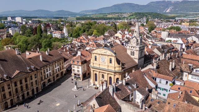 place-pestalozzi-et-vue-sur-le-jura-drone_DEFAULT.jpg