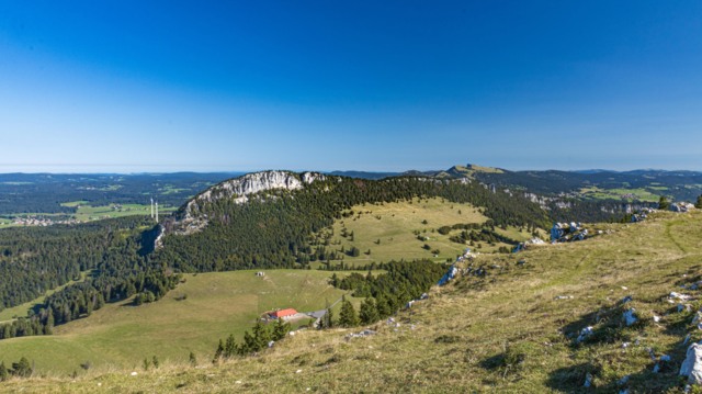vue-sur-les-aiguilles-de-baulmes-depuis-le-suchet_DEFAULT.jpg