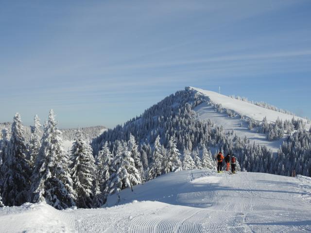 remontees-mecaniques-les-petites-roches-depuis-le-cochet_DEFAULT.jpg