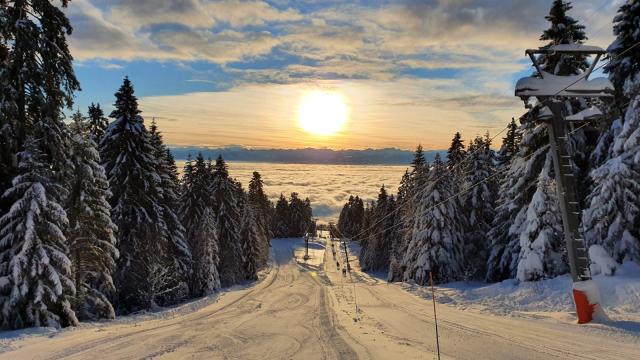 ski-alpin-remontees-mecaniques-de-sainte-croix-les-rasses_DEFAULT.jpg