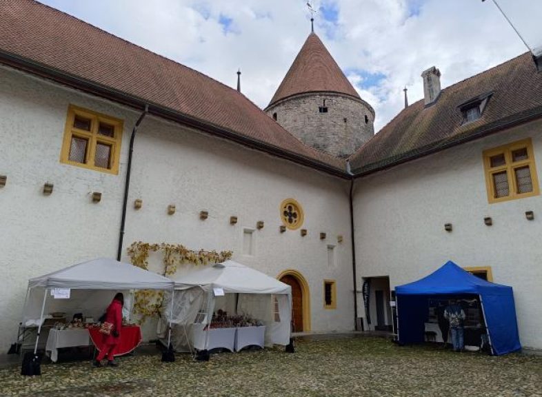 marche-artysans-au-chateau-d-yverdon_DEFAULT.jpg