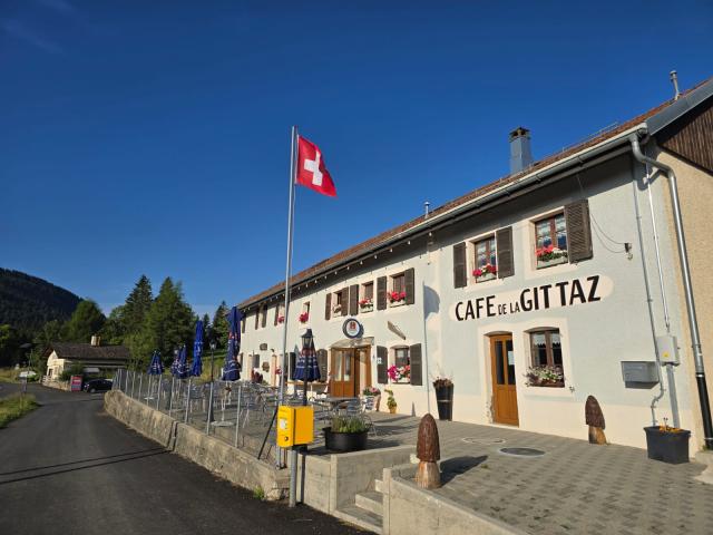 restaurant_DEFAULT-1.jpg