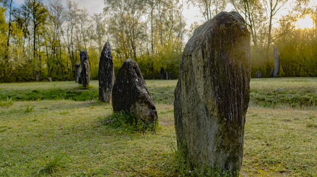 menhirs-de-clendy_DEFAULT.jpg