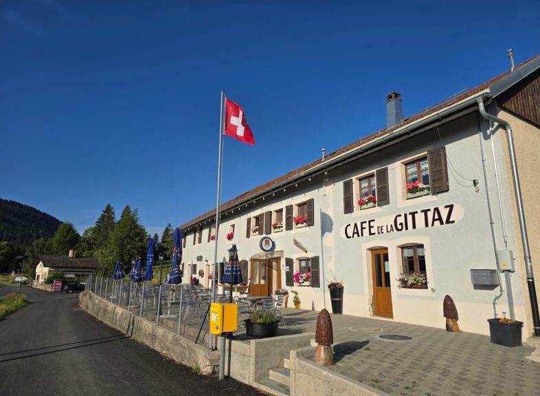 Photo restaurant matinée estivale